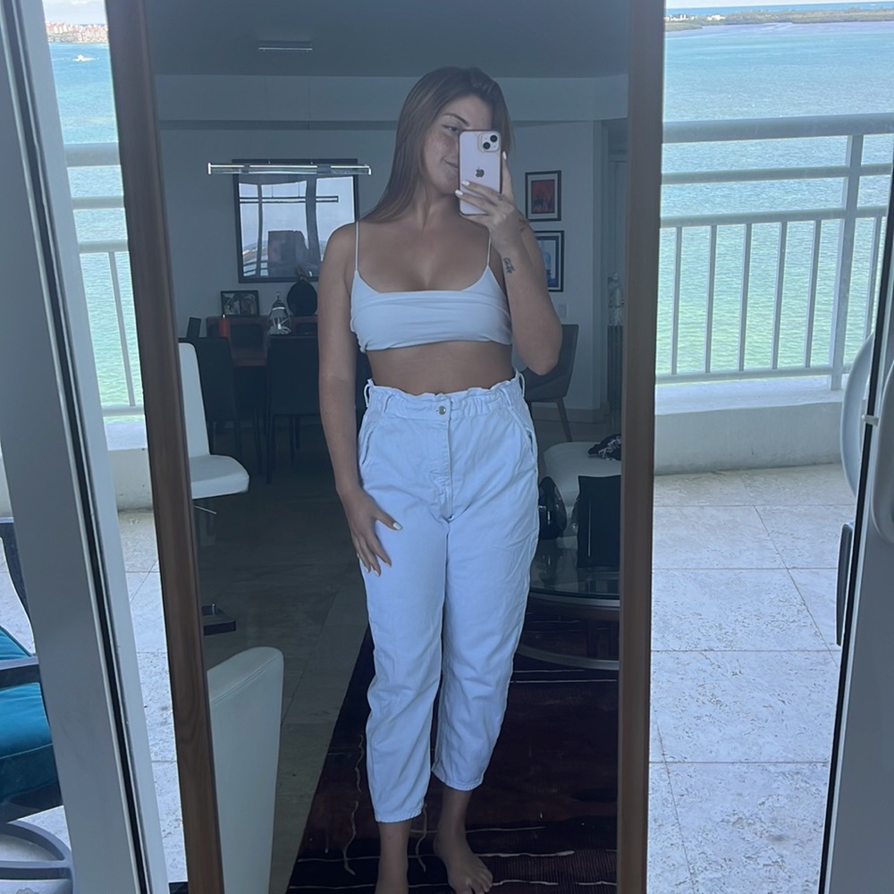 Really cute and comfortable Zara jeans size 6. Stretchy so could fit 6-8.